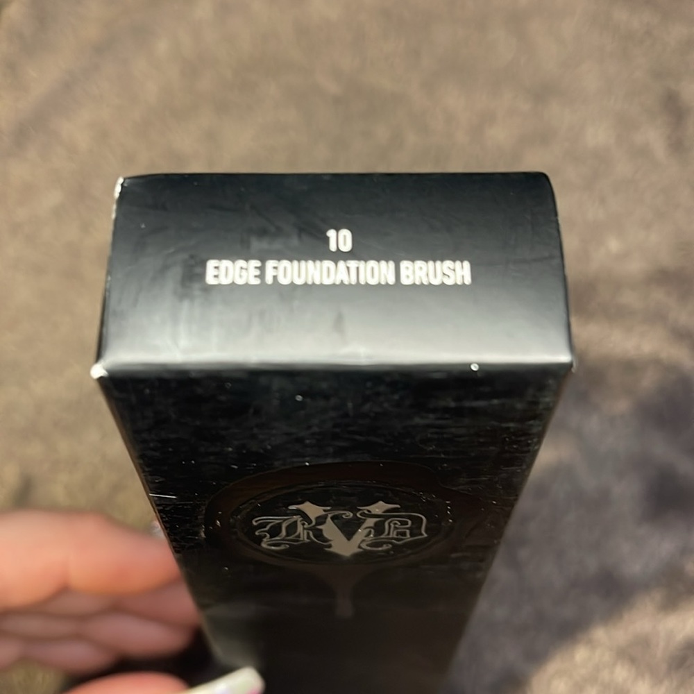 Kat Von D Lock-It Edge Foundation Brush 10 - Picture 6 of 6